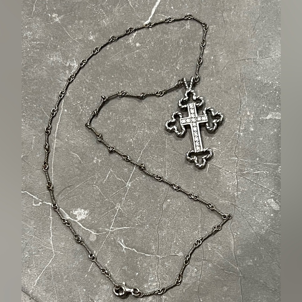 Cassis cross necklace